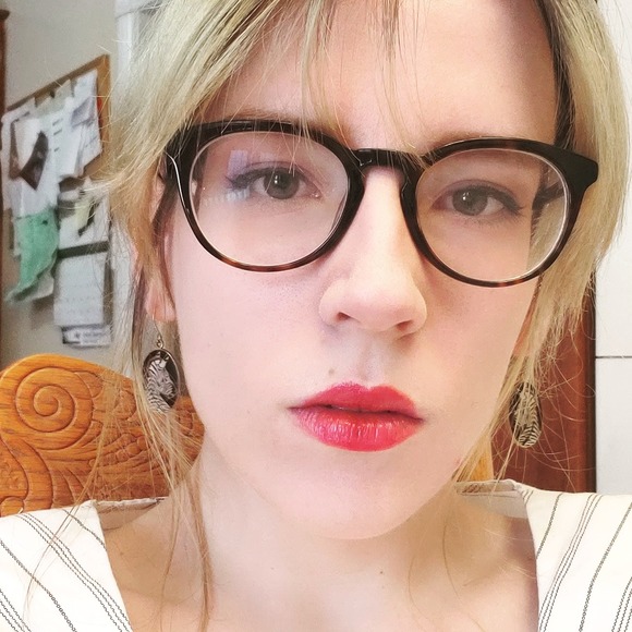 Meet your Posher, Elle - Picture 1 of 1